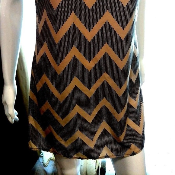 ❤️Chevron Shift Mini Dress. V Back Super Comfy - Picture 2 of 7
